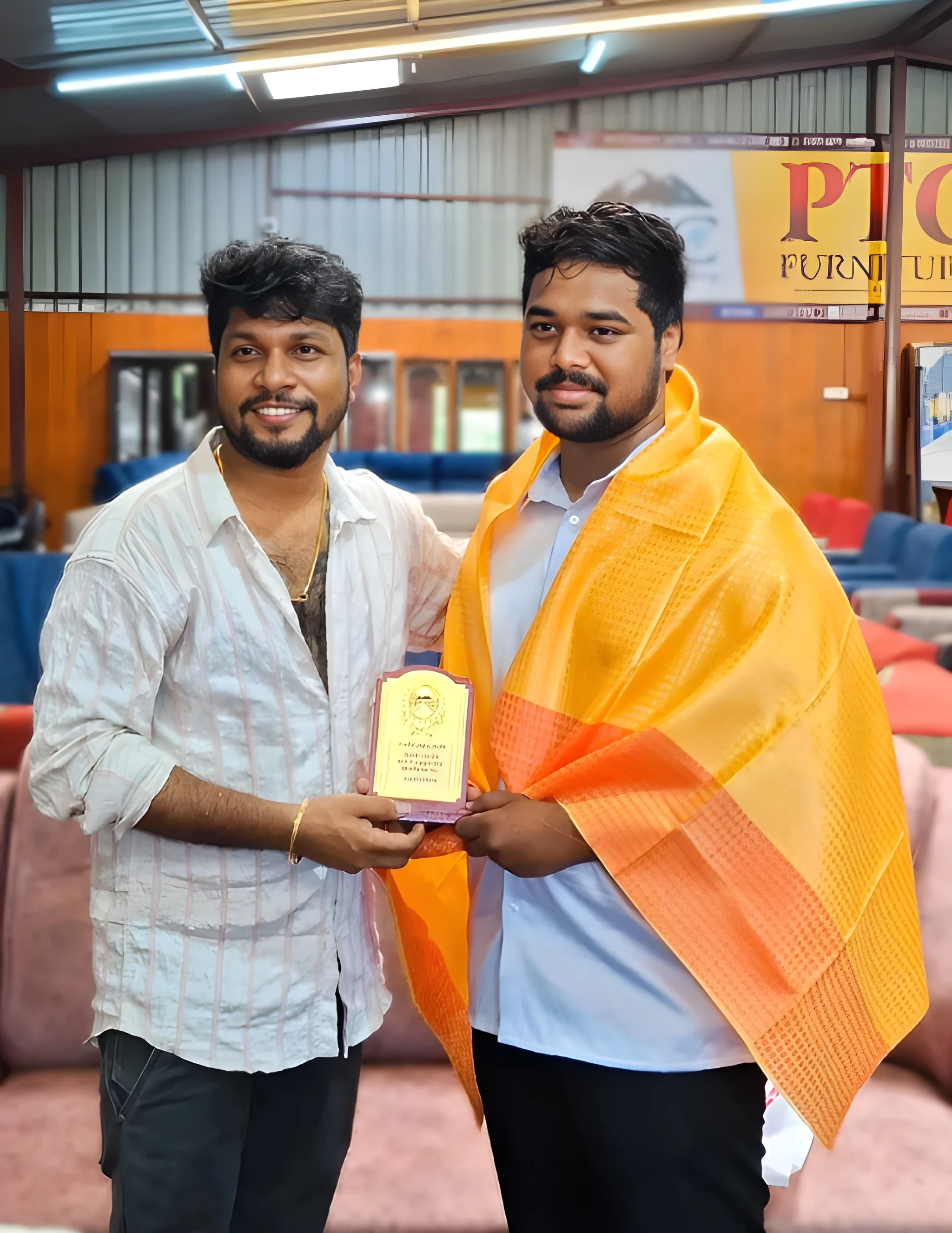 Raghu Manoj receiving an award