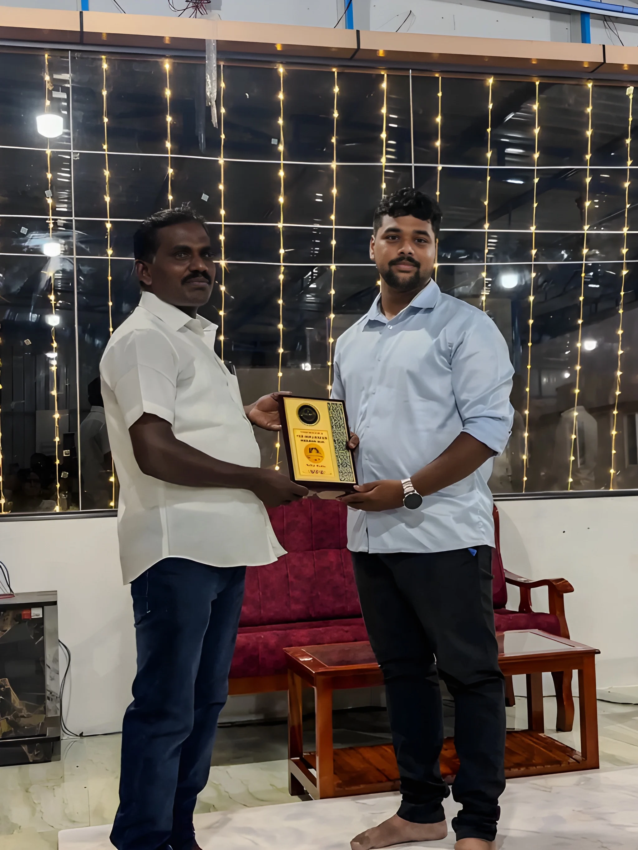 Raghu Manoj award ceremony moment